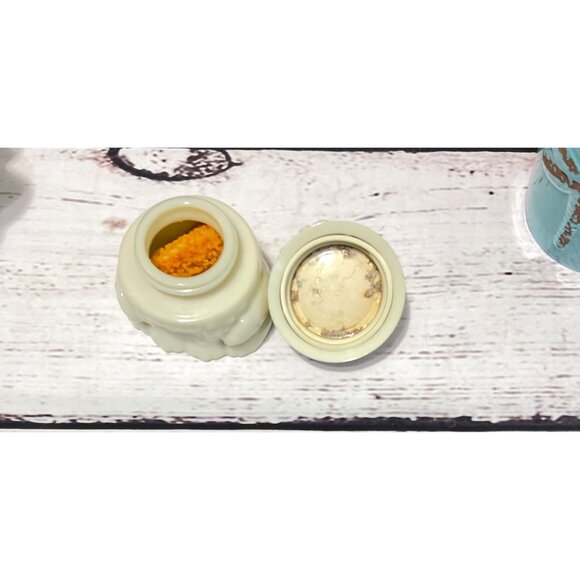 Avon 1970s Enchanted Frog Milk Glass Sachet Decanter - Picture 7 of 8